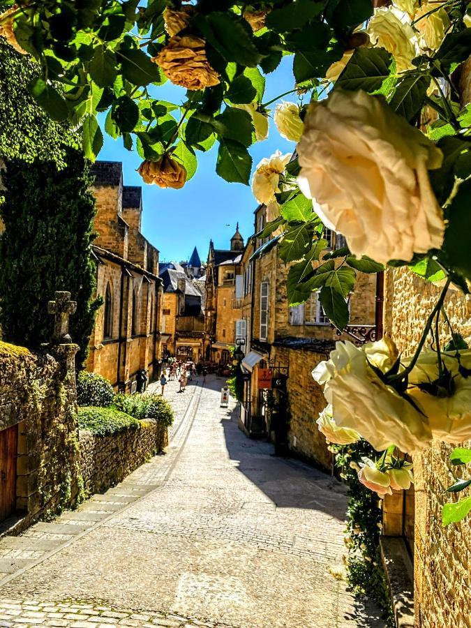 Centrally Located Sarlat Apartment With Medieval Town Views Exterior photo